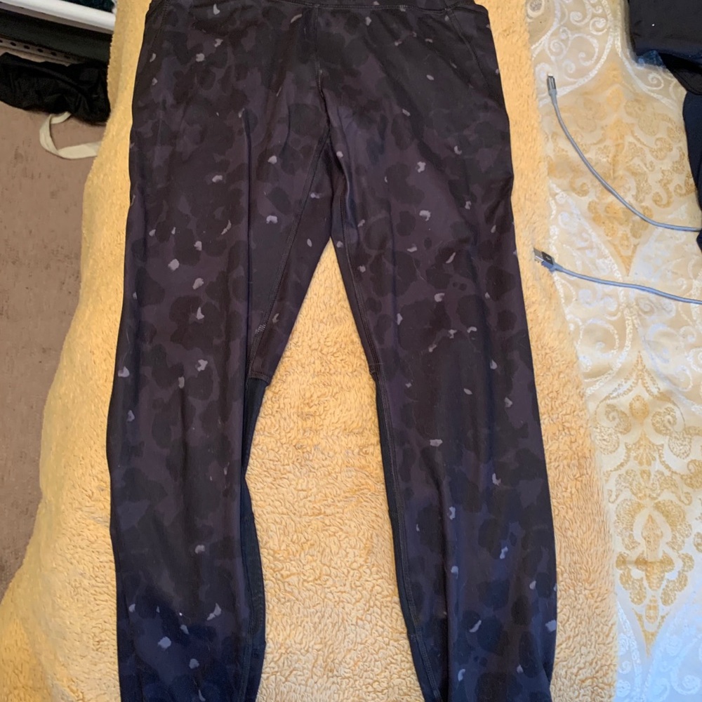 Leggings with mesh in back